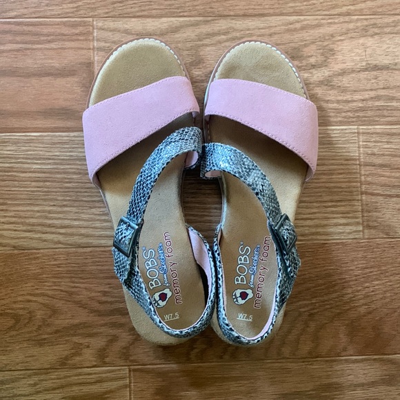 BOBS from Skechers memory foam Two-tone strappy sandals ~ NEW - Picture 1 of 7